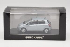 Toyota Yaris Mk2 Glacier Bleu Minichamps 1:43 TOYOTA001 Métal Moulé — image 4 sur 4