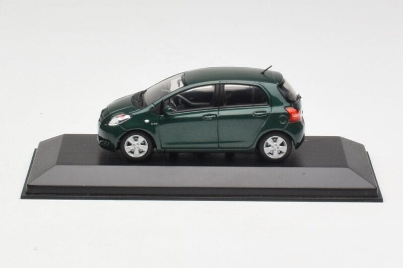 Toyota Yaris XP10 Oxford Green Minichamps 1:43 400166501 Métal Moulé