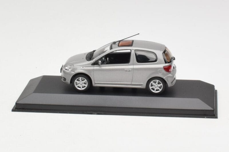Toyota Yaris XP10 TS Gris Minichamps 1:43 Toyota Yaris XP10 TS Gris Minichamps 1:43 TOYOTA007 Métal Moulé