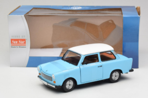 Trabant 601 Deluxe Bleu Blanc Sun Star 1:18 4286 Métal Moulé — image 6 sur 6