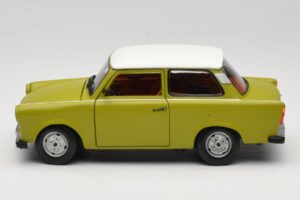 Trabant 601 Vert Sun Star 1:18 4289 Métal Moulé — image 4 sur 8