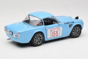 Triumph TR4 Rally Car Revell 1:18 8773 Métal Moulé — image 3 sur 8