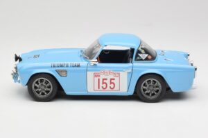 Triumph TR4 Rally Car Revell 1:18 8773 Métal Moulé — image 4 sur 8