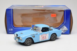 Triumph TR4 Rally Car Revell 1:18 8773 Métal Moulé — image 8 sur 8