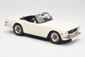 Triumph TR6 PI Blanc Minichamps 1:18 155132035 Métal Moulé — image 4 sur 6