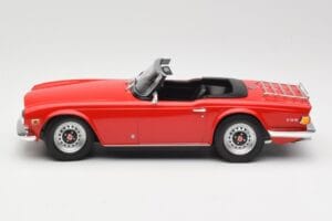 Triumph TR6 PI Rouge Minichamps 1:18 155132031 Métal Moulé — image 3 sur 6