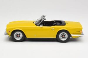 Triumph TR6 RHD Jaune Minichamps 1:18 155132034 Métal Moulé — image 3 sur 6
