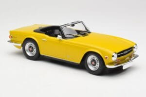 Triumph TR6 RHD Jaune Minichamps 1:18 155132034 Métal Moulé — image 4 sur 6