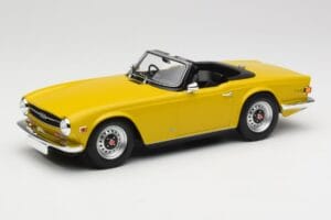 Triumph TR6 RHD Jaune Minichamps 1:18 155132034 Métal Moulé