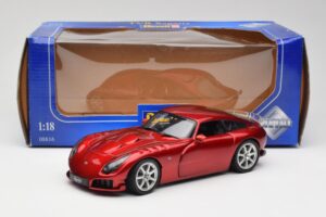 TVR Sagaris Rouge Revell 1:18 08816 Métal Moulé — image 8 sur 8