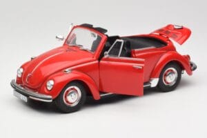 Volkswagen 1302 LS Cabriolet Rouge Revell 1:18 08470 Métal Moulé — image 2 sur 8