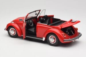 Volkswagen 1302 LS Cabriolet Rouge Revell 1:18 08470 Métal Moulé — image 5 sur 8