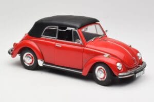 Volkswagen 1302 LS Cabriolet Rouge Revell 1:18 08470 Métal Moulé — image 6 sur 8