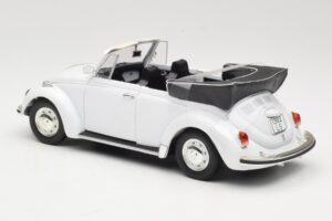 Volkswagen 1302 LS Cabriolet Blanc Revell 1:18 8415 Métal Moulé — image 7 sur 8