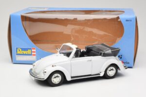 Volkswagen 1302 LS Cabriolet Blanc Revell 1:18 8415 Métal Moulé — image 8 sur 8