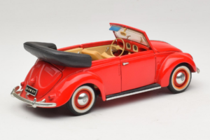 Volkswagen Beetle Cabriolet Rouge Maisto 1:18 56010 Métal Moulé — image 3 sur 8