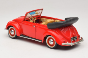 Volkswagen Beetle Cabriolet Rouge Maisto 1:18 56010 Métal Moulé — image 7 sur 8