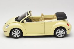 Volkswagen Beetle Cabriolet Jaune Gate 1:18 VW24108 Métal Moulé — image 4 sur 8