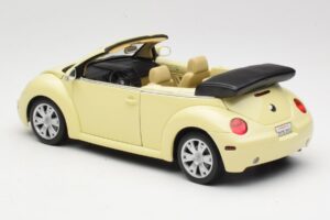 Volkswagen Beetle Cabriolet Jaune Gate 1:18 VW24108 Métal Moulé — image 7 sur 8
