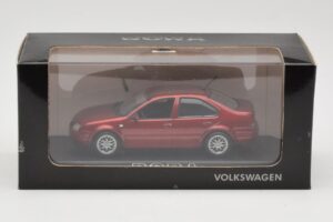 Volkswagen Bora Mk4 Red Metallic Minichamps 1:43 VW003 Métal Moulé — image 4 sur 4