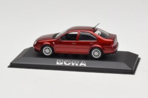Volkswagen Bora Mk4 Red Metallic Minichamps 1:43 VW003 Métal Moulé