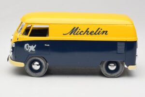 Volkswagen T1 Combi Michelin Noir & Jaune Solido 1:18 9406 Métal Moulé — image 4 sur 8