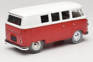 Volkswagen Combi T1 Rouge & Blanc Solido 1:18 8031 Métal Moulé — image 3 sur 8