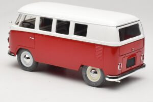 Volkswagen Combi T1 Rouge & Blanc Solido 1:18 8031 Métal Moulé — image 7 sur 8