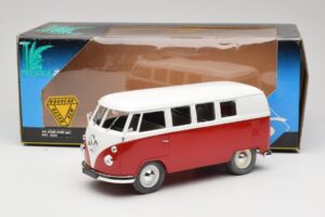 Volkswagen Combi T1 Rouge & Blanc Solido 1:18 8031 Métal Moulé — image 8 sur 8