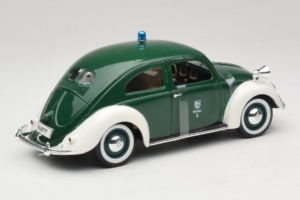 Volkswagen Export Sedan Police Maisto 1:18 56004 Métal Moulé — image 2 sur 6