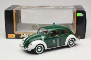 Volkswagen Export Sedan Police Maisto 1:18 56004 Métal Moulé — image 6 sur 6