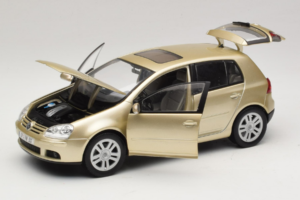 Volkswagen Golf Mk5 Light Bronze Metallic Bburago 1:18 09930201W Métal Moulé — image 2 sur 8