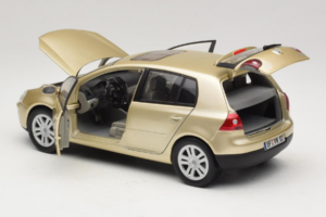 Volkswagen Golf Mk5 Light Bronze Metallic Bburago 1:18 09930201W Métal Moulé — image 5 sur 8