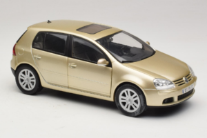 Volkswagen Golf Mk5 Light Bronze Metallic Bburago 1:18 09930201W Métal Moulé — image 6 sur 8
