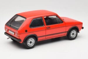 Volkswagen Golf GTI Mk1 Rouge Solido 1:18 8166 Métal Moulé — image 3 sur 8