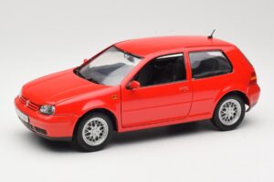Volkswagen Golf Mk4 GTI Rouge Revell 1:18 08943 Métal Moulé