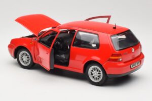 Volkswagen Golf Mk4 GTI Rouge Revell 1:18 08943 Métal Moulé — image 5 sur 8