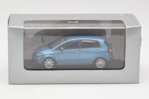 Volkswagen Golf Plus Mk5 Blue Metallic Minichamps 1:43 GOLF002 Métal Moulé — image 4 sur 4