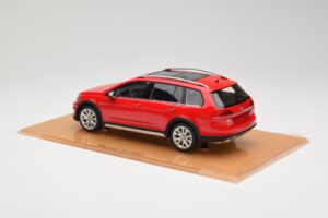 Volkswagen Golf Mk7 Alltrack Tornado Red DNA 1:18 DNA000035 Résine — image 5 sur 6