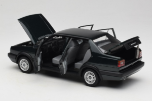 Volkswagen Jetta Mk3 CL Noir Icartime 1:18 JETTA001 Métal Moulé — image 5 sur 8