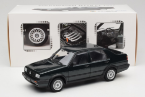 Volkswagen Jetta Mk3 CL Noir Icartime 1:18 JETTA001 Métal Moulé — image 8 sur 8