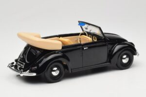 Volkswagen Coccinelle Cabriolet Noir Maisto 1:18 37800-M6 Métal Moulé — image 3 sur 8