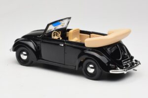 Volkswagen Coccinelle Cabriolet Noir Maisto 1:18 37800-M6 Métal Moulé — image 7 sur 8