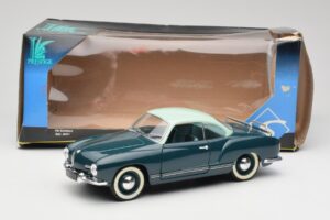 Volkswagen Karmann Ghia Bleu Solido 1:18 8061 Métal Moulé — image 8 sur 8