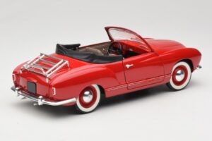 Volkswagen Karmann Ghia Cabriolet Rouge Solido 1:18 8058 Métal Moulé — image 3 sur 8