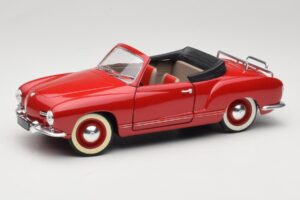 Volkswagen Karmann Ghia Cabriolet Rouge Solido 1:18 8058 Métal Moulé