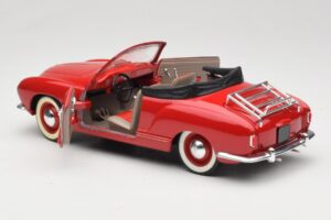 Volkswagen Karmann Ghia Cabriolet Rouge Solido 1:18 8058 Métal Moulé — image 7 sur 8