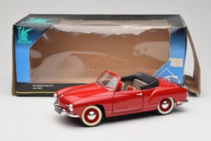Volkswagen Karmann Ghia Cabriolet Rouge Solido 1:18 8058 Métal Moulé — image 8 sur 8