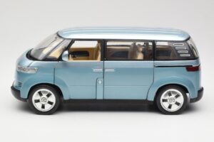 Volkswagen Microbus Concept Vert Clair Revell 1:18 08444 Métal Moulé — image 4 sur 8