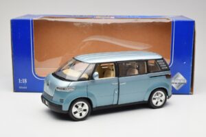 Volkswagen Microbus Concept Vert Clair Revell 1:18 08444 Métal Moulé — image 8 sur 8